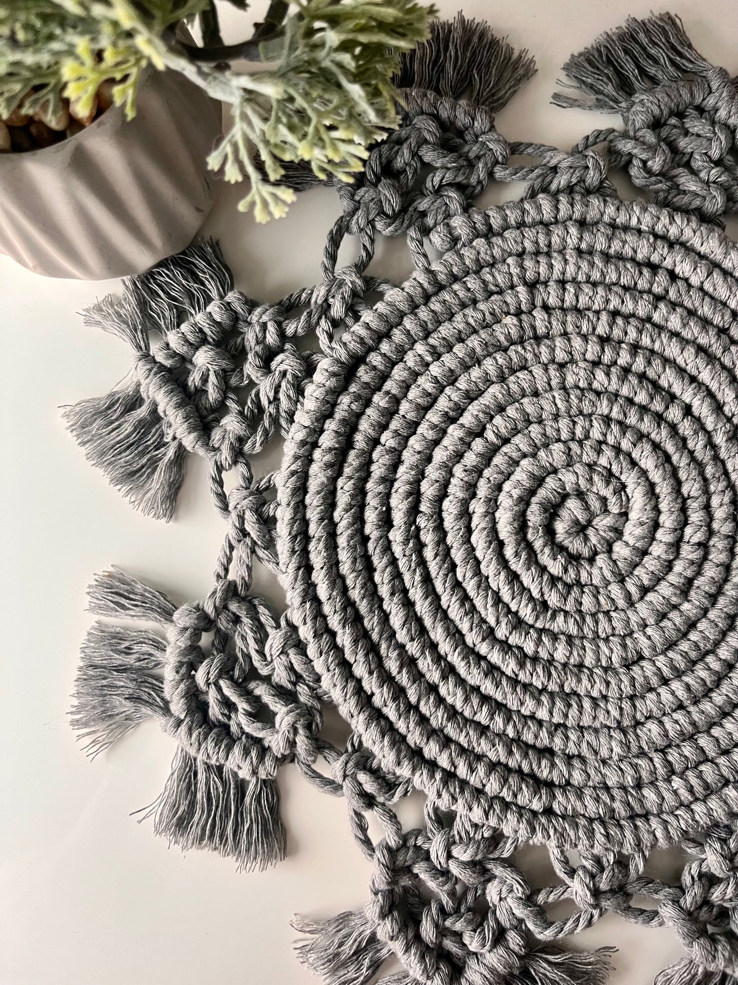 Stalo padėkliukas “Pilkas ratas”