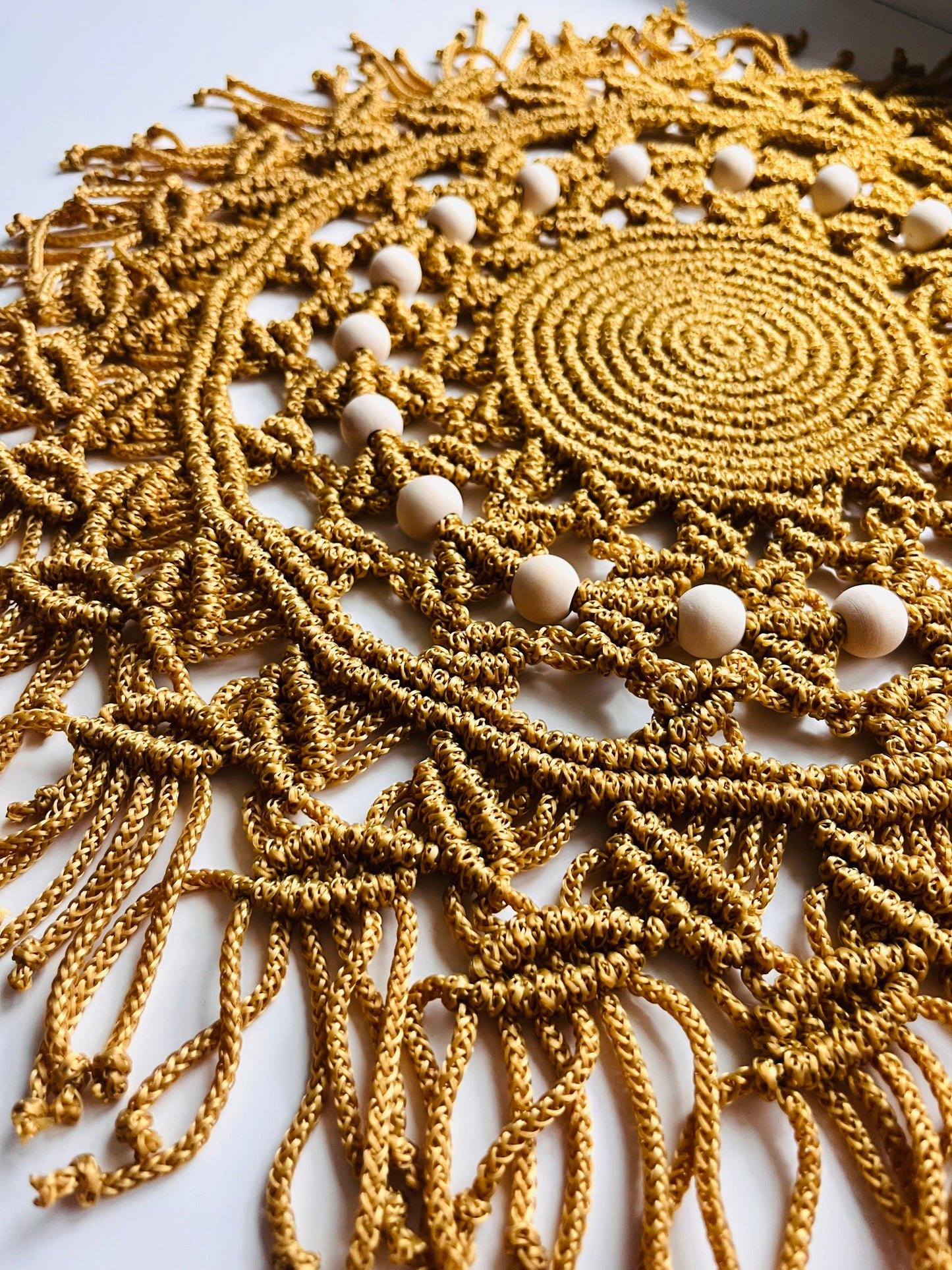 🧡 Rankų darbo makramė stalo padėkliukas „Auksinis Ratas“