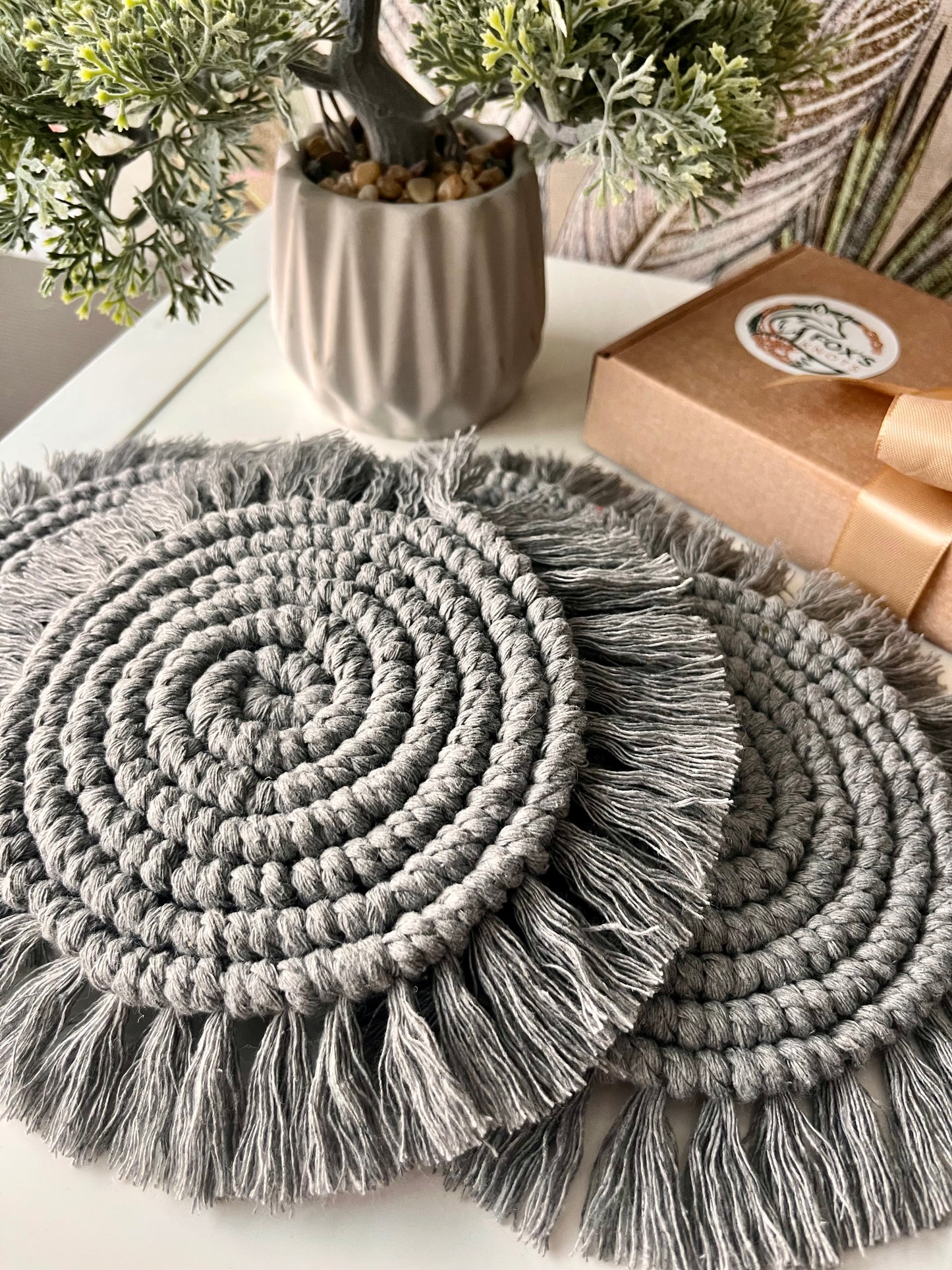 Puodelių padėkliukai “Pilka” 4vnt.