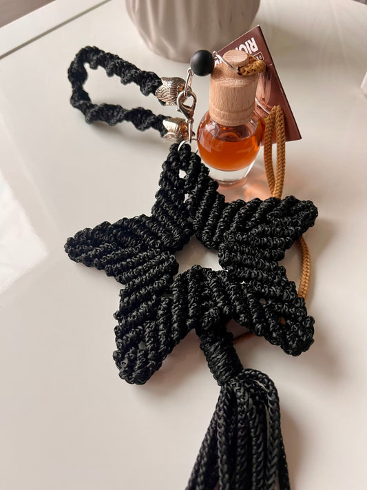 Automobilio pakabinamas kvapas “Mediena”