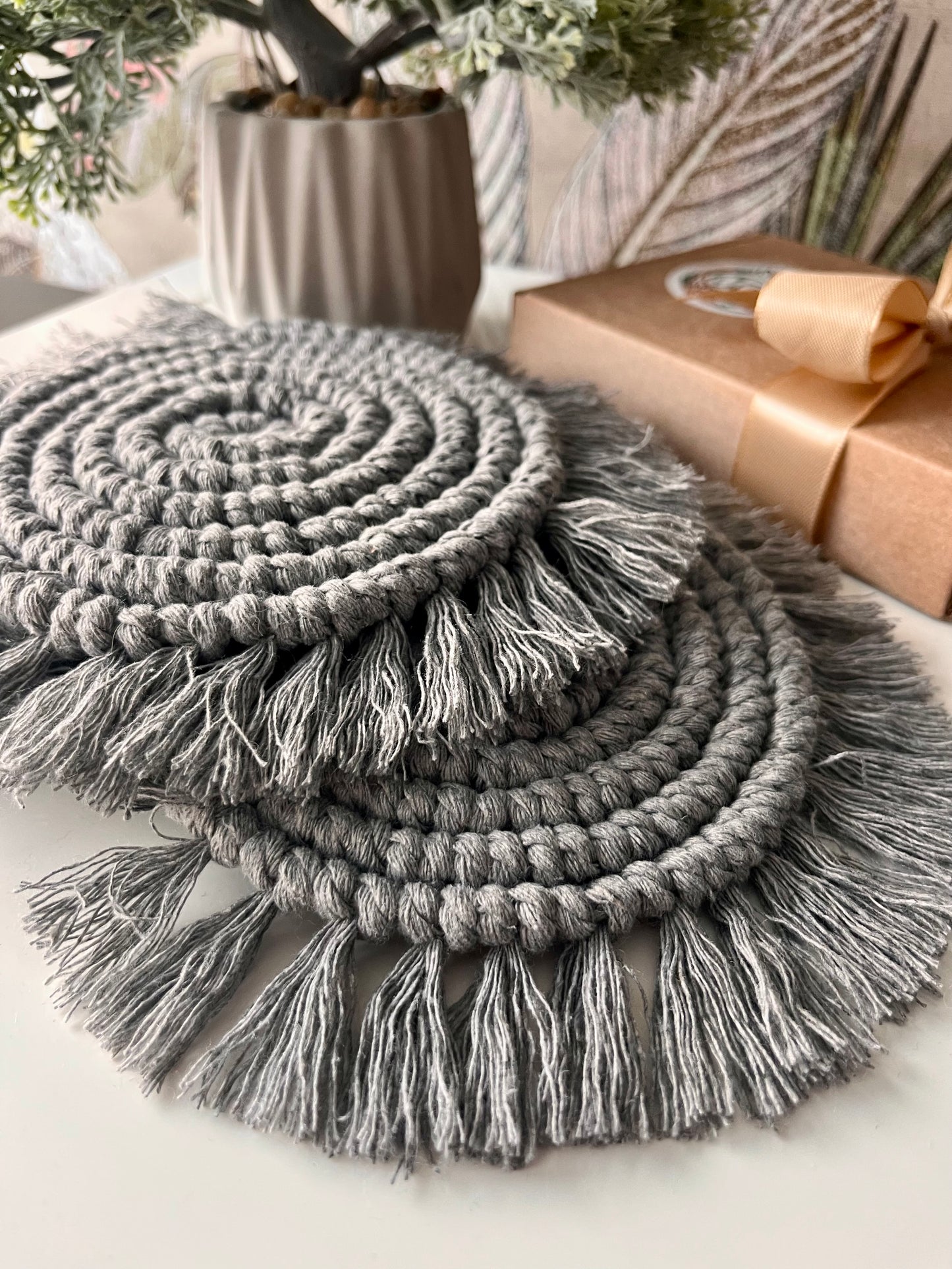 Puodelių padėkliukai “Pilka” 4vnt.